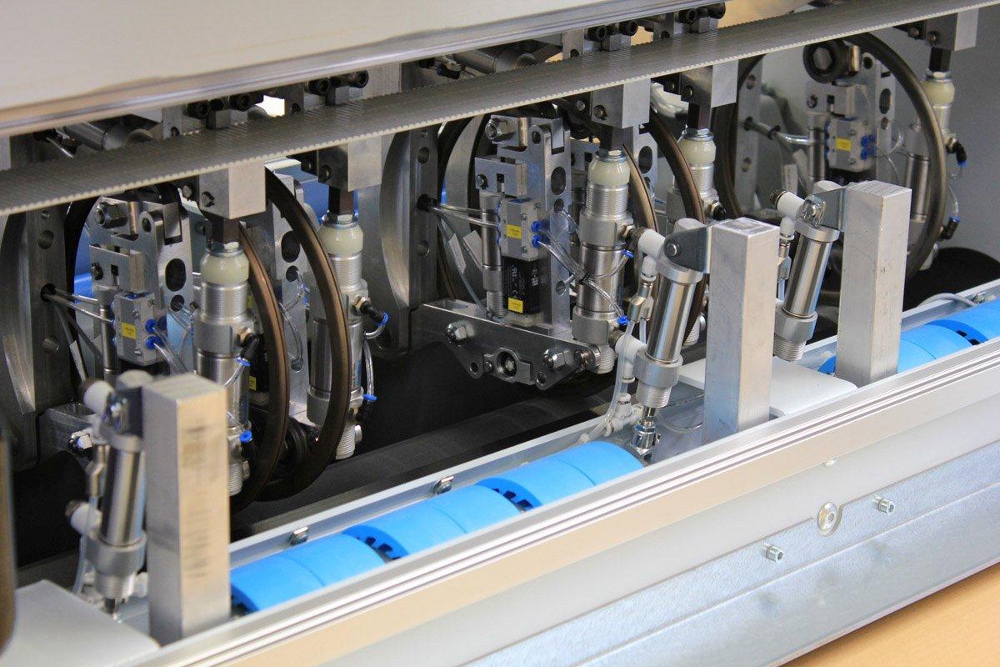 LIGMATECH Cardboard Cutting Machine VKS 250 Offers Savings